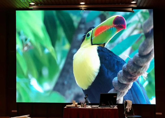 Small Pixel Pitch P2 Indoor Led Screen Full Front Service Wall được gắn cho cuộc họp